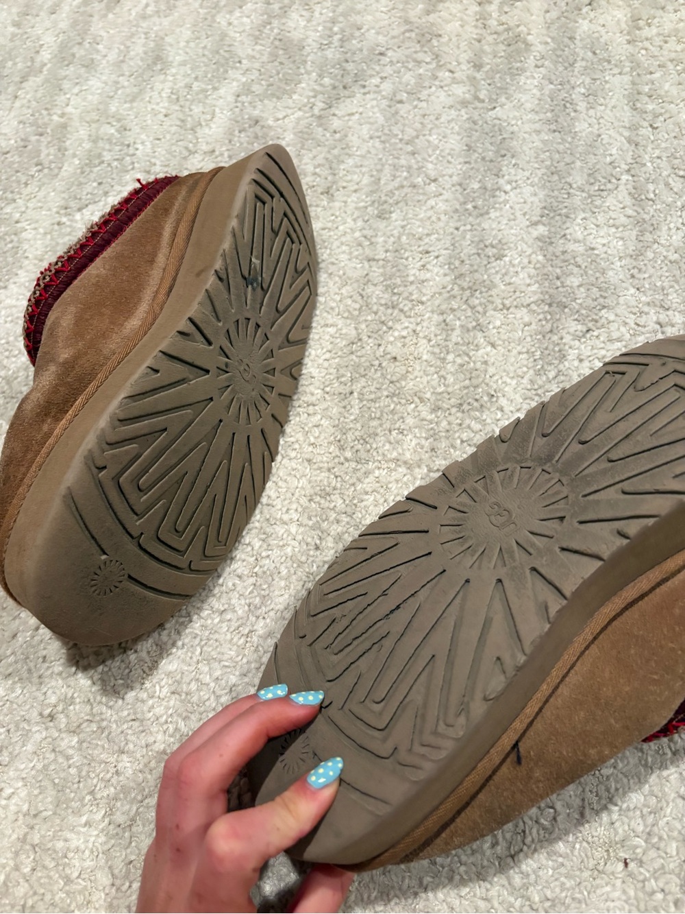 💕 UGG Chestnut Suede Platform Clog with Red Trim - Picture 4 of 6